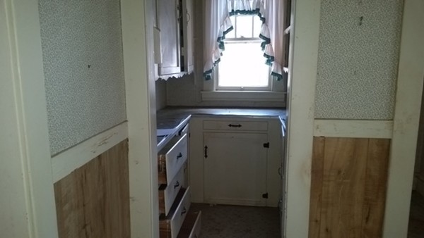 37 Burton Street Springfield, MA 01108 - Photo 7 of 29 Gallery Image 7