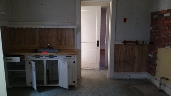 37 Burton Street Springfield, MA 01108 - Photo 8 of 29 Gallery Image 8