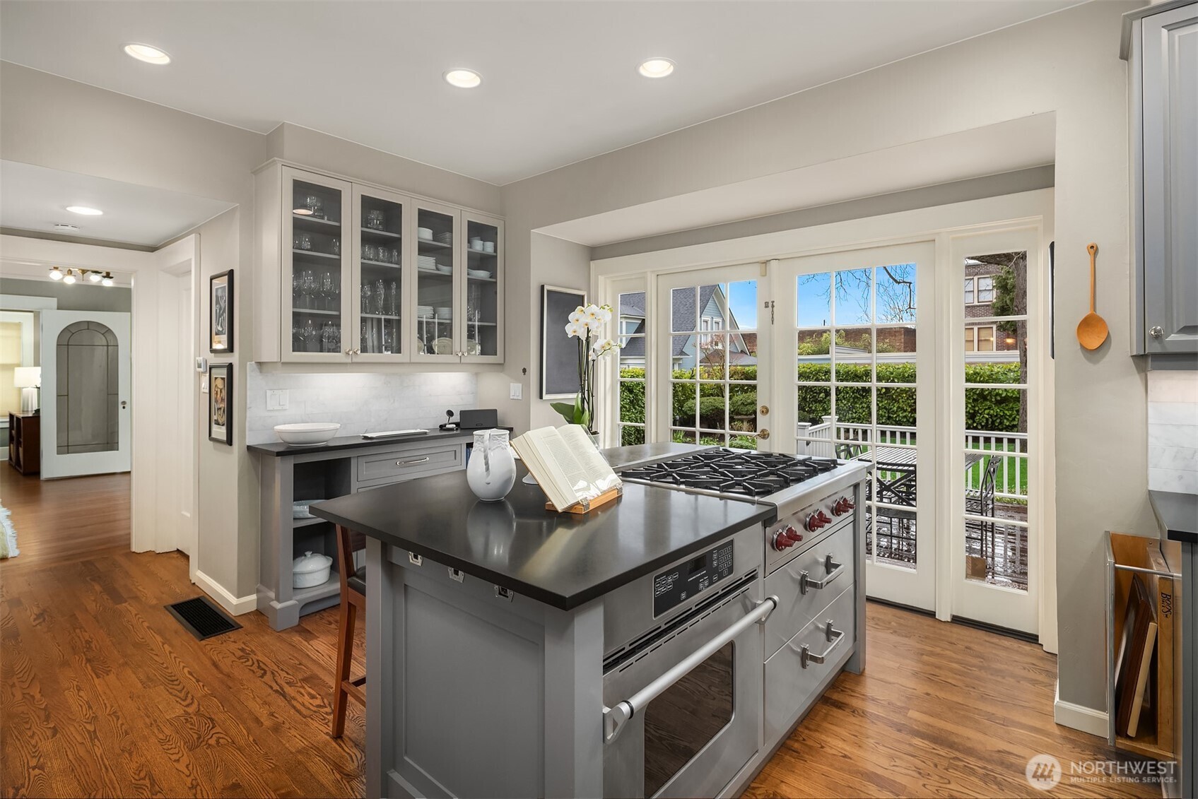3609 Burke Avenue North Seattle, WA 98103 - Photo 11 of 40