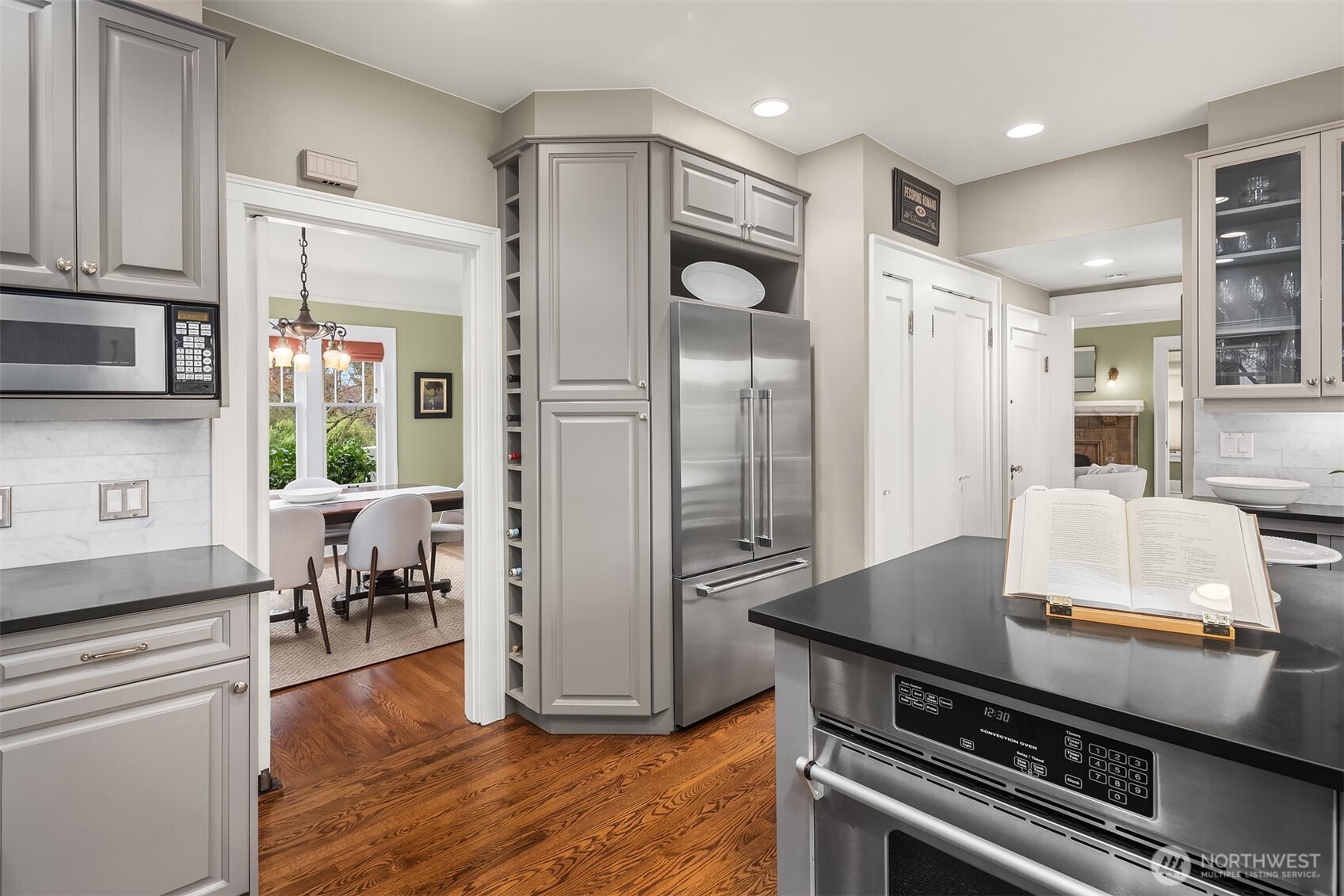 3609 Burke Avenue North Seattle, WA 98103 - Photo 12 of 40