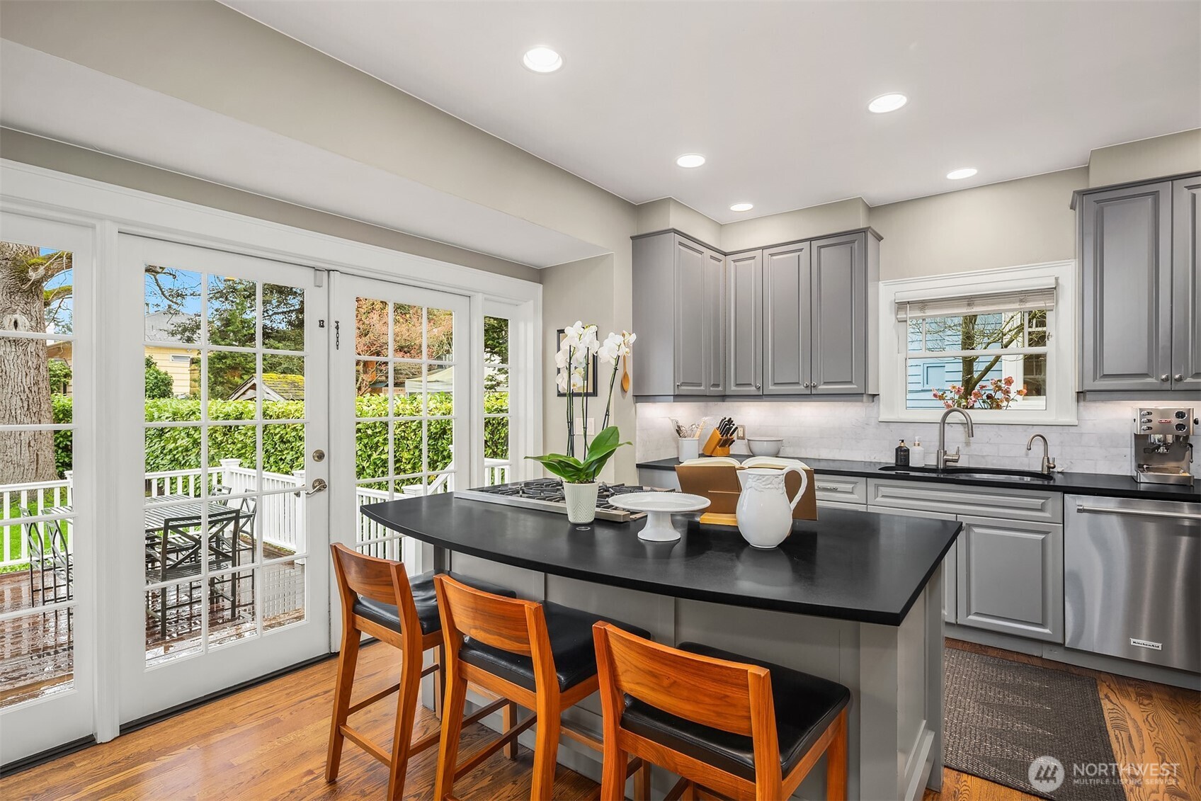 3609 Burke Avenue North Seattle, WA 98103 - Photo 14 of 40
