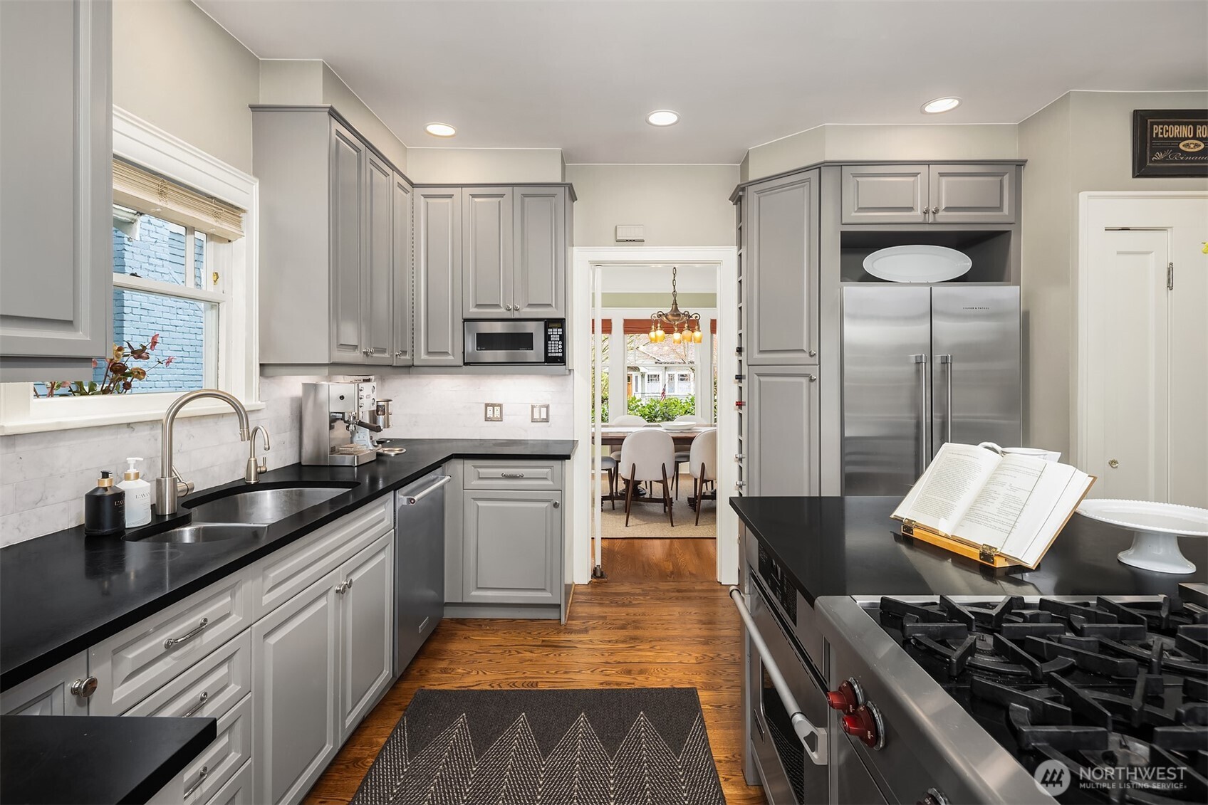 3609 Burke Avenue North Seattle, WA 98103 - Photo 17 of 40