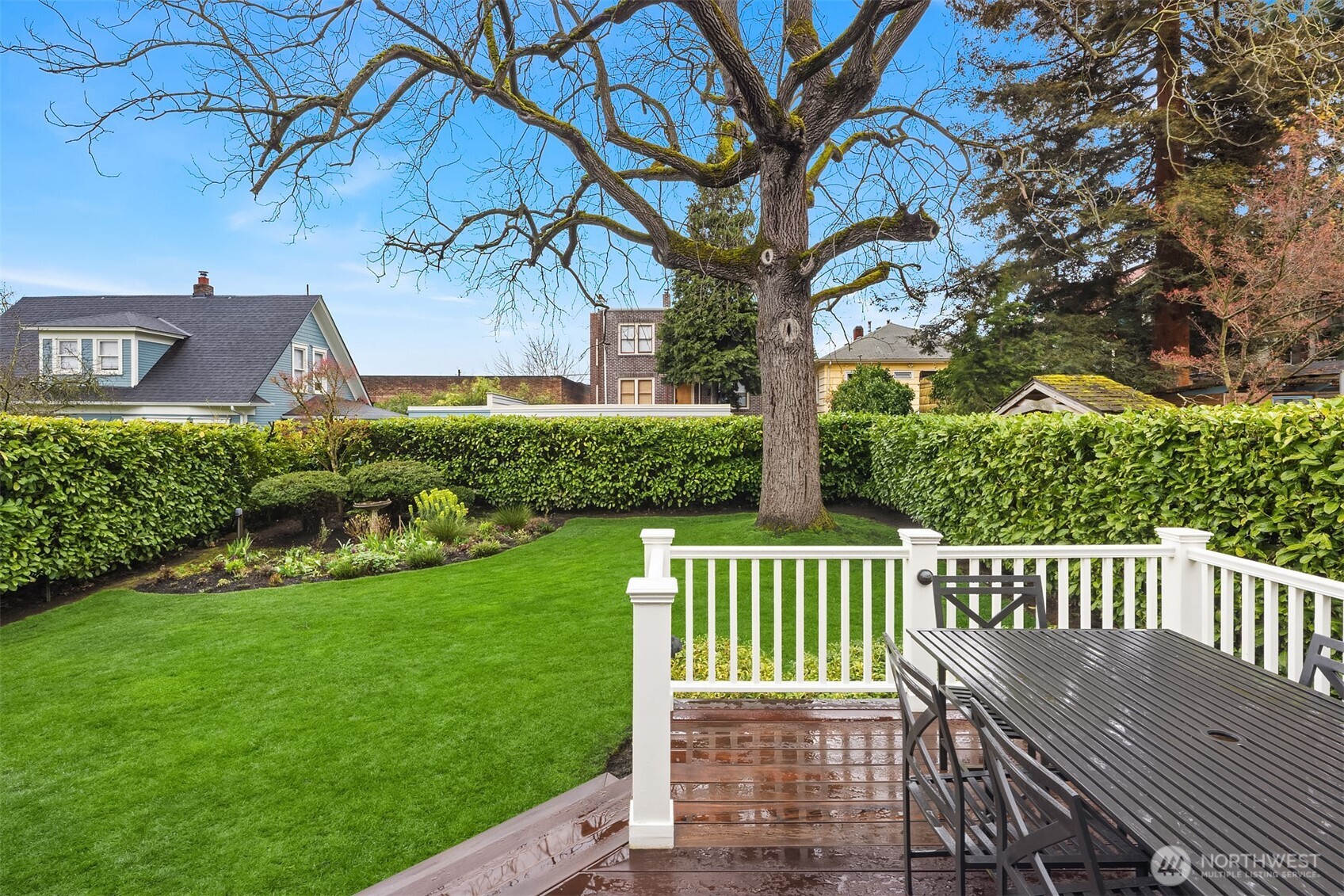 3609 Burke Avenue North Seattle, WA 98103 - Photo 18 of 40