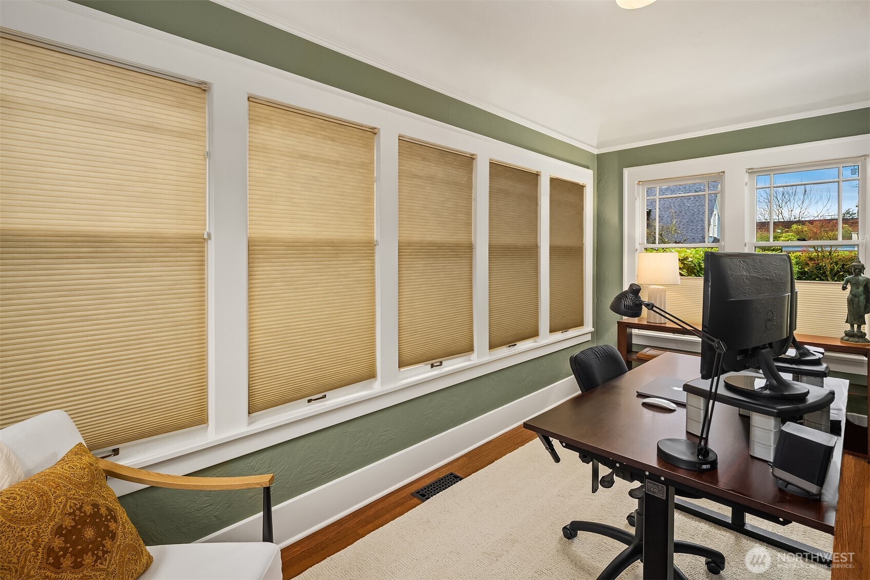 3609 Burke Avenue North Seattle, WA 98103 - Photo 19 of 40