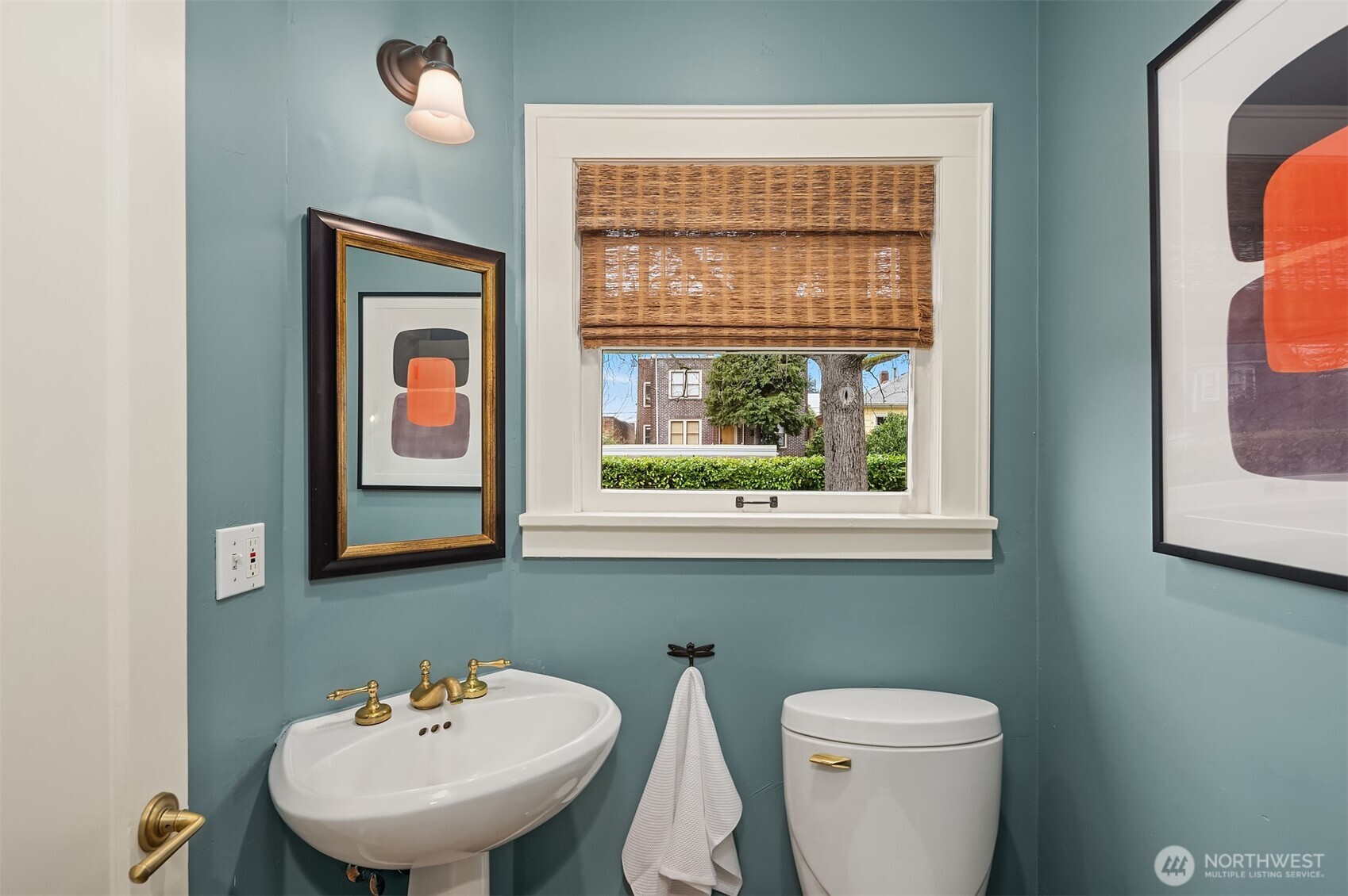 3609 Burke Avenue North Seattle, WA 98103 - Photo 21 of 40