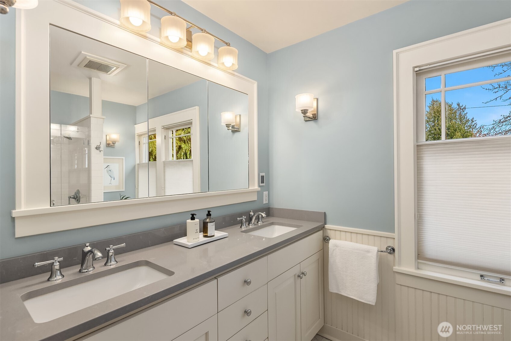 3609 Burke Avenue North Seattle, WA 98103 - Photo 25 of 40