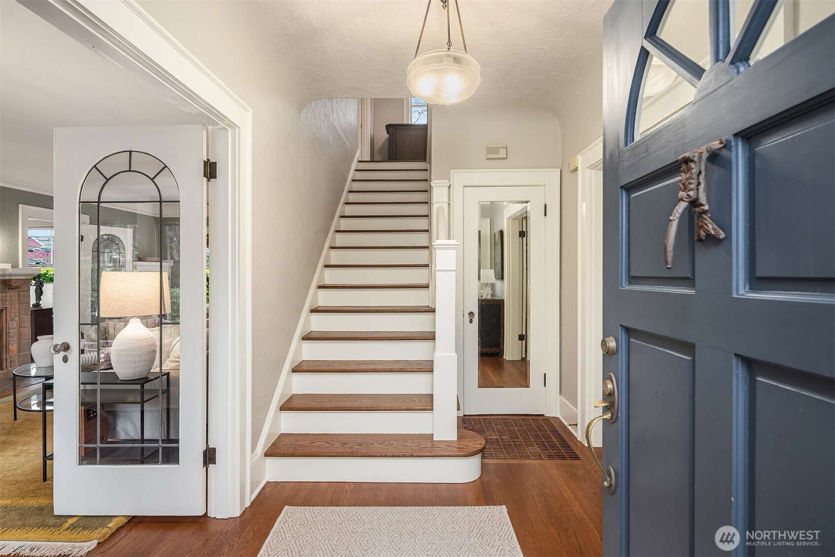 3609 Burke Avenue North Seattle, WA 98103 - Photo 3 of 40