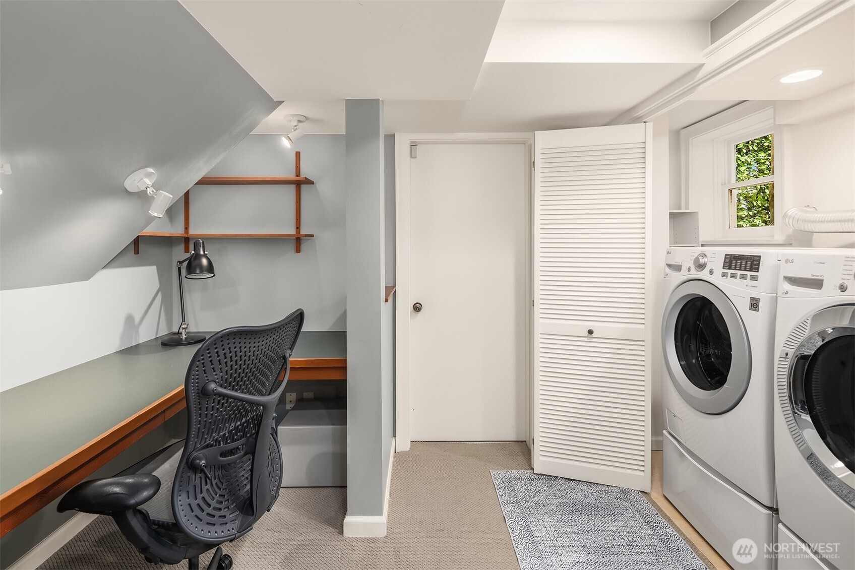 3609 Burke Avenue North Seattle, WA 98103 - Photo 32 of 40