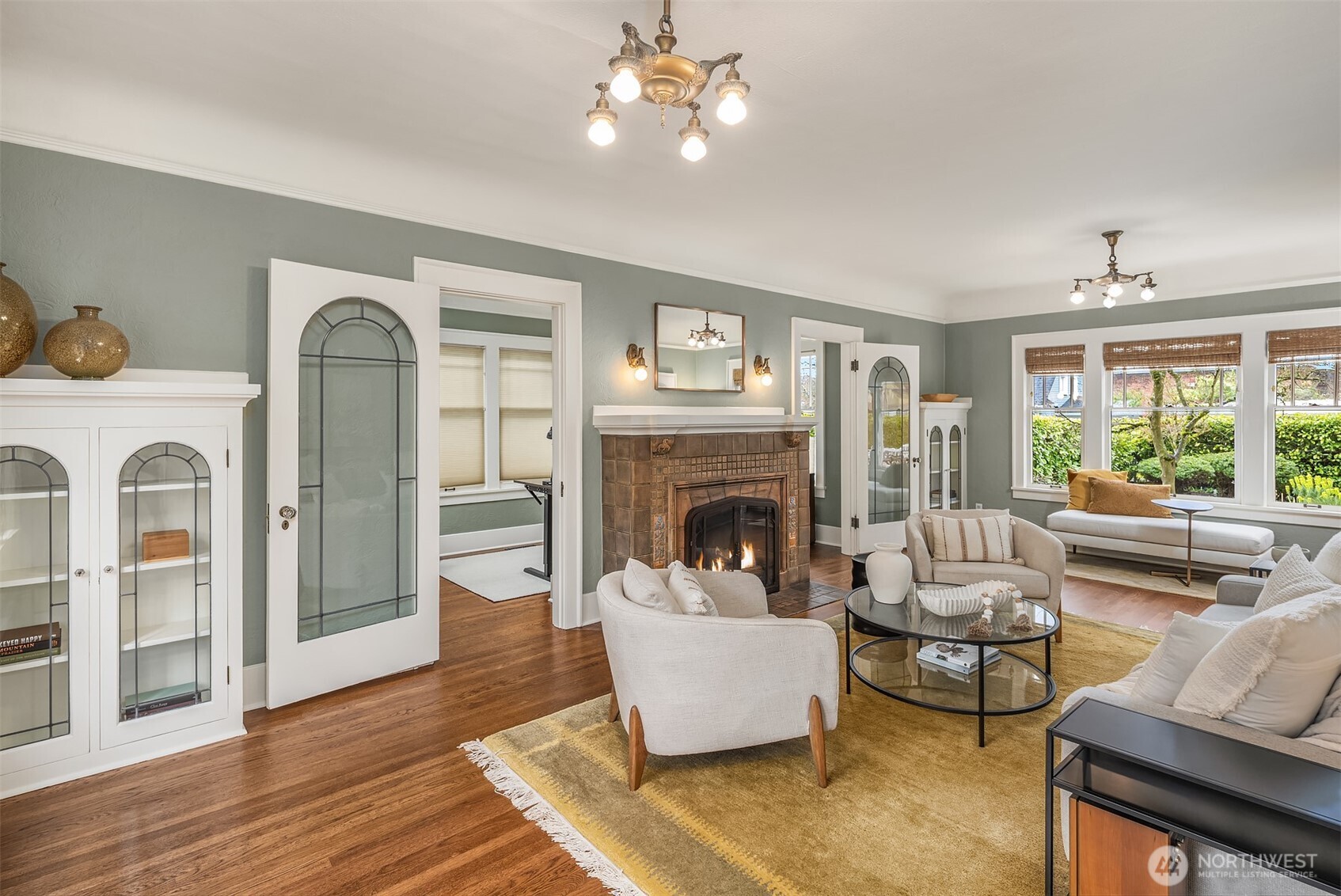 3609 Burke Avenue North Seattle, WA 98103 - Photo 4 of 40