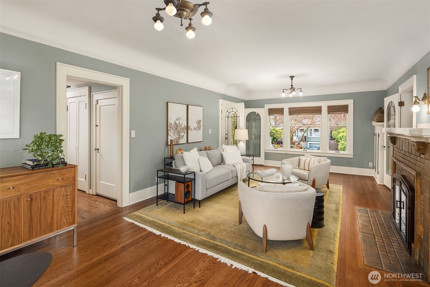 3609 Burke Avenue North Seattle, WA 98103 - Photo 7 of 40