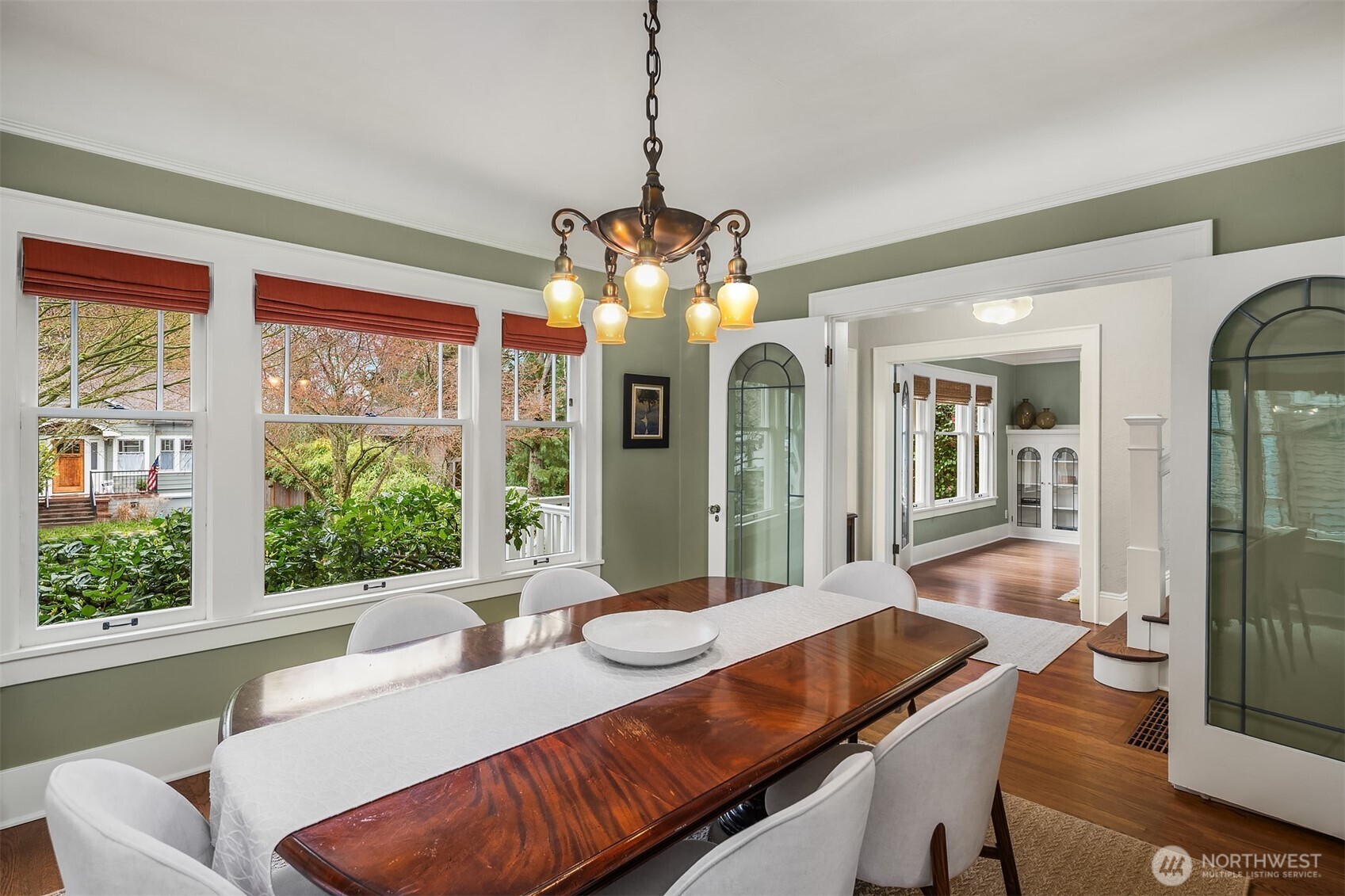 3609 Burke Avenue North Seattle, WA 98103 - Photo 9 of 40