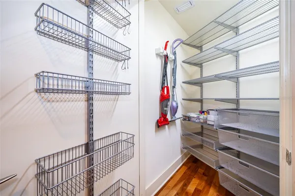 $2,500 | 260 South Osceola Avenue, Unit 710, Orlando, FL 32801