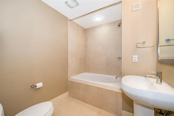 $2,500 | 260 South Osceola Avenue, Unit 710, Orlando, FL 32801