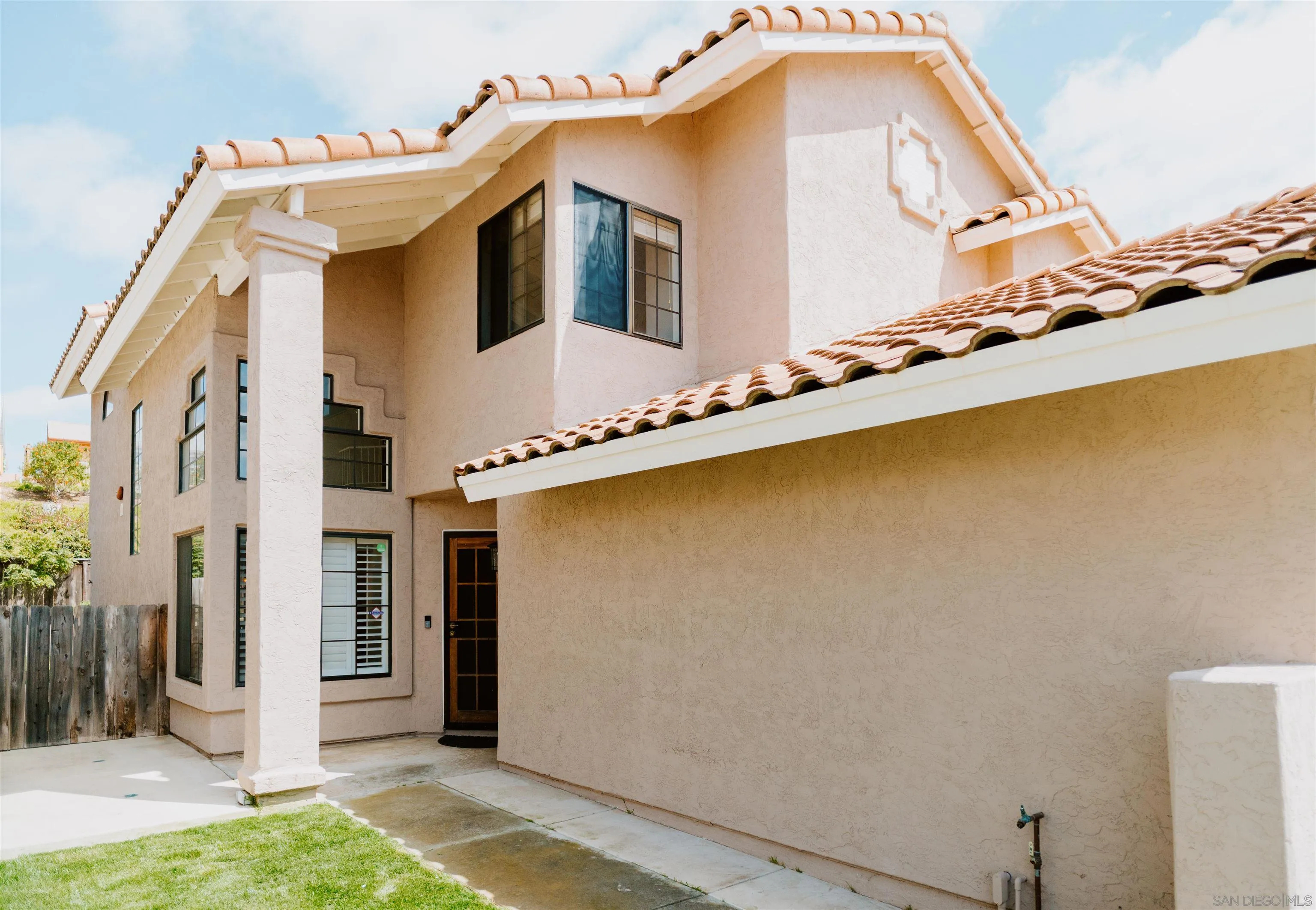 645 Paseo Rio Vista, CA 92081 - Photo 4 of 45