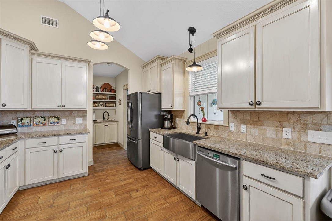 27 Carlee Lane Brunswick, GA 31523 - Photo 7 of 54