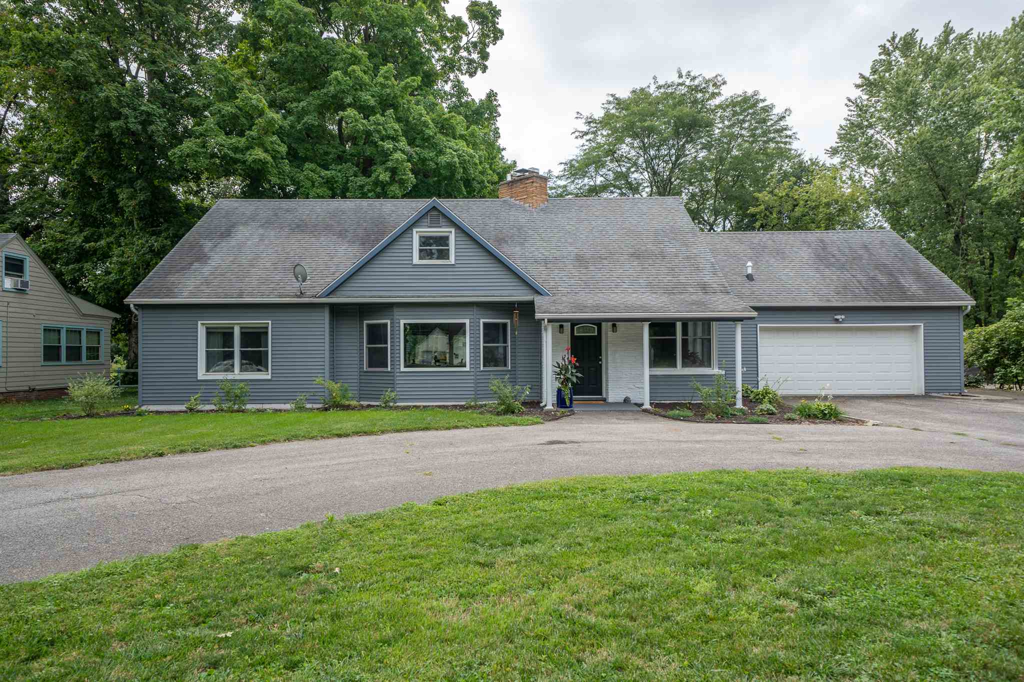 718 East Washington Center Road Fort Wayne, IN 46825 - Photo 2 of 36 Gallery Image 2