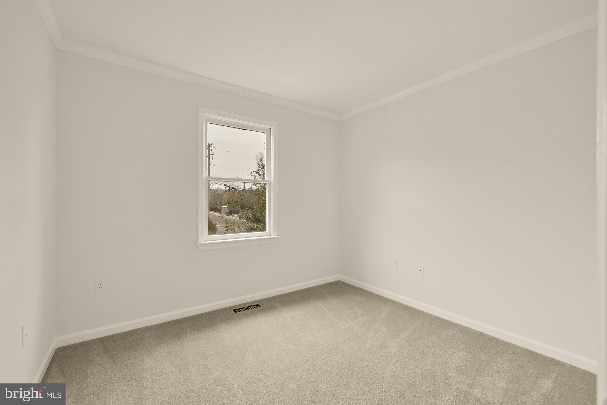 2 Spindrift Way Annapolis, MD 21403 - Photo 24 of 39 an empty room with a window
