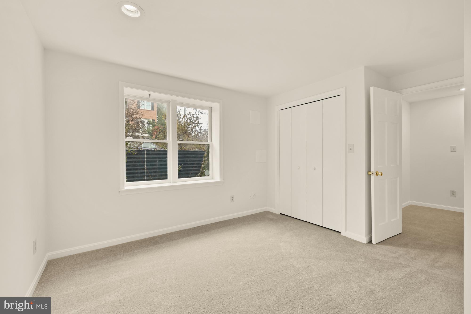 2 Spindrift Way Annapolis, MD 21403 - Photo 31 of 39 an empty room with a window