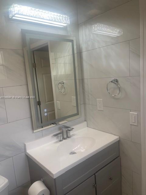 6990 Northwest 179th Street, Unit 2012 Hialeah, FL 33015 - Photo 9 of 21