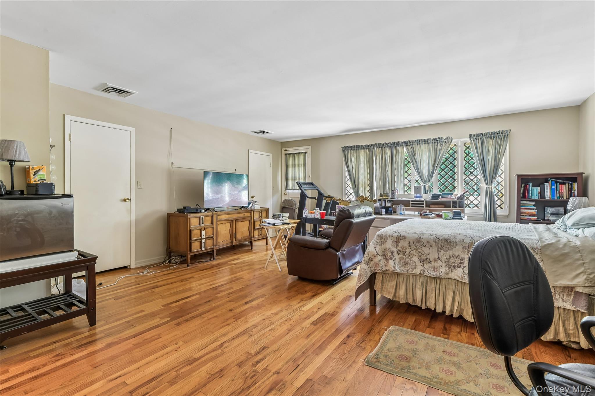 62 Larch Hill Road Lawrence, NY 11559 - Photo 23 of 47