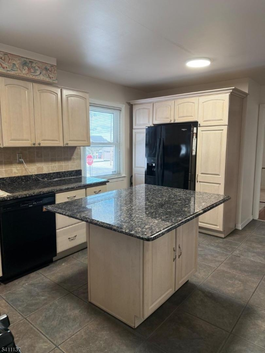 79 Friar Lane Clifton, NJ 07013 - Photo 3 of 21