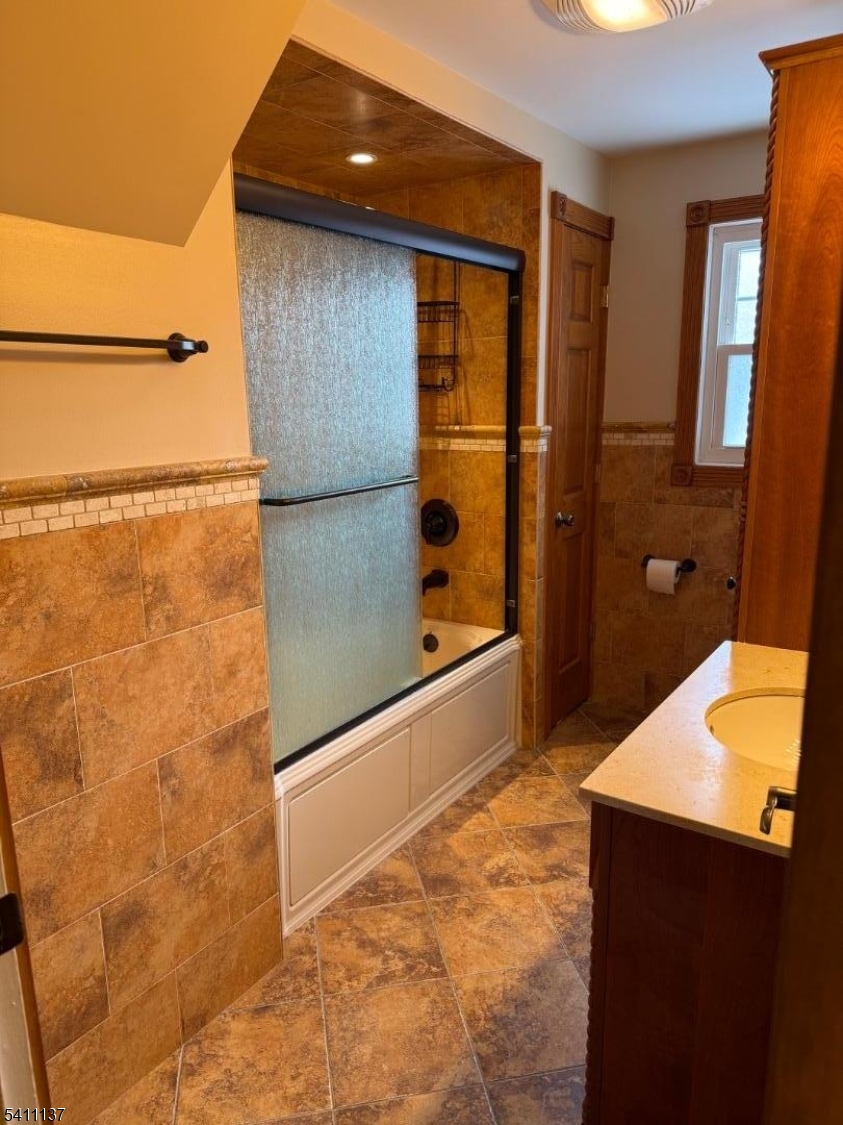 79 Friar Lane Clifton, NJ 07013 - Photo 5 of 21