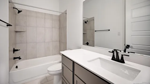 $499,900 | 183 Mountain Oak, Castroville, TX 78009