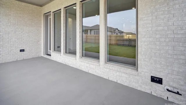 $499,900 | 183 Mountain Oak, Castroville, TX 78009