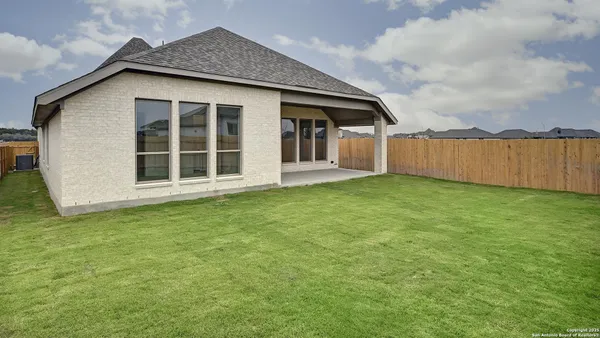$474,900 | 183 Mountain Oak, Castroville, TX 78009