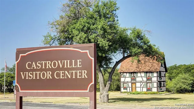 $499,900 | 183 Mountain Oak, Castroville, TX 78009