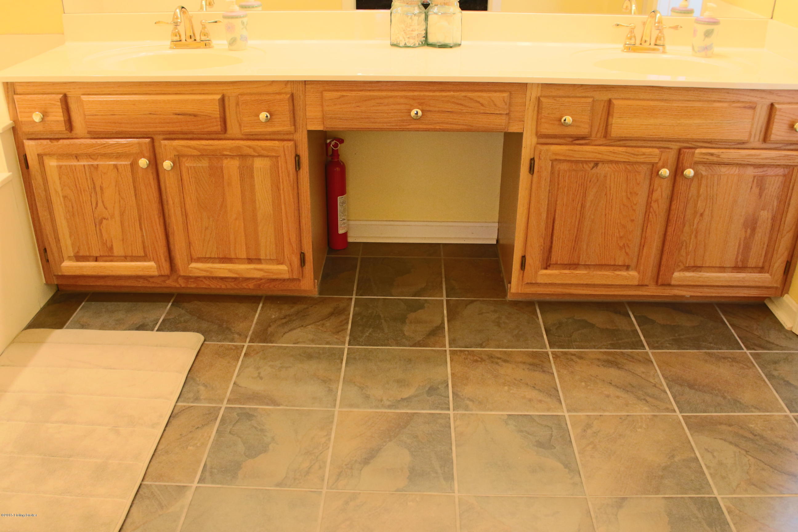 10427 Edgewater Road Louisville, KY 40223 - Photo 32 of 49 Master Bath 4.JPG