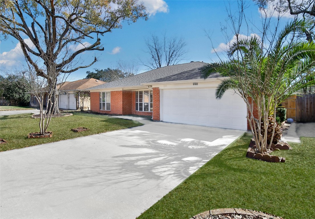 990 Redway Lane Houston, TX 77062 - Photo 2 of 21 a front view of a house with garden