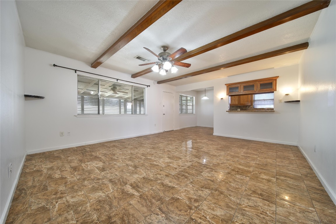 990 Redway Lane Houston, TX 77062 - Photo 7 of 21 a view of a livingroom with a ceiling fan and window