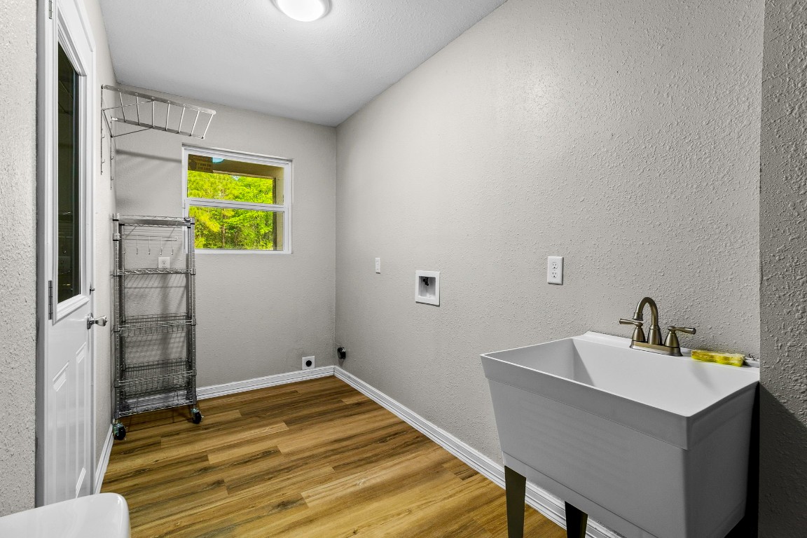 21 Red Oak Circle Point Blank, TX 77364 - Photo 28 of 50 a bathroom with a sink and a mirror