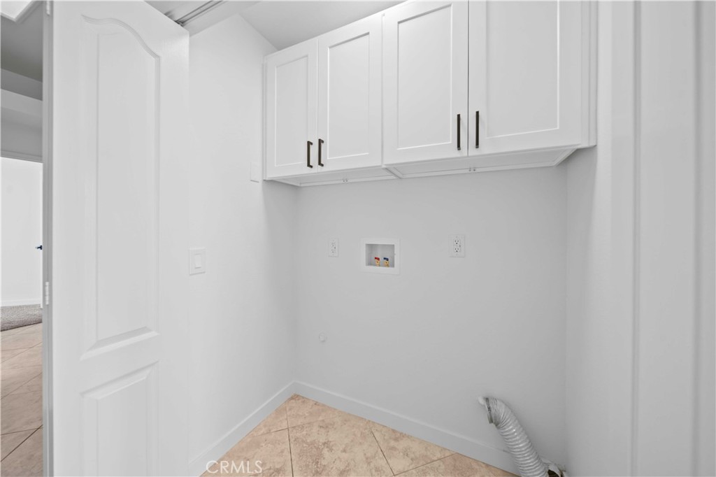 22 Oak Tree Drive Rancho Mirage, CA 92270 - Photo 10 of 25 a view of cabinets and wooden floor