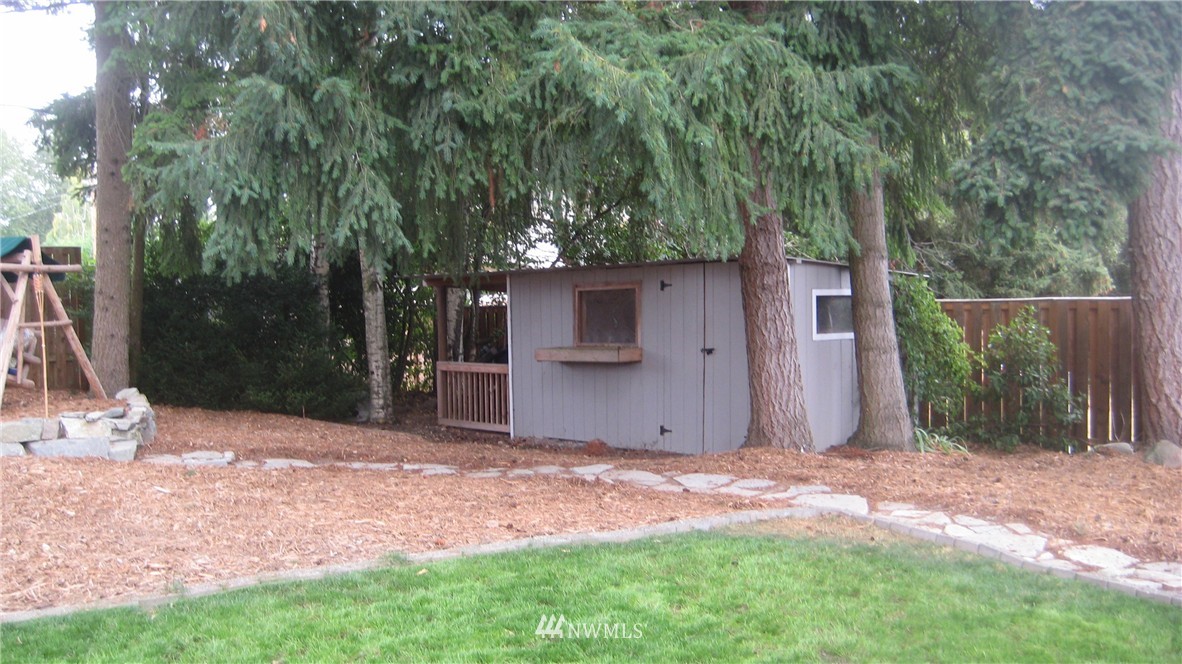 912 Field Avenue Northeast Renton, WA 98059 - Photo 14 of 20