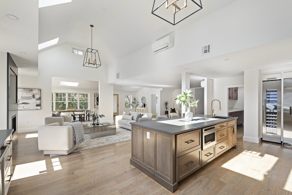 124 Lovejoy Road Andover, MA 01810 - Photo 2 of 32