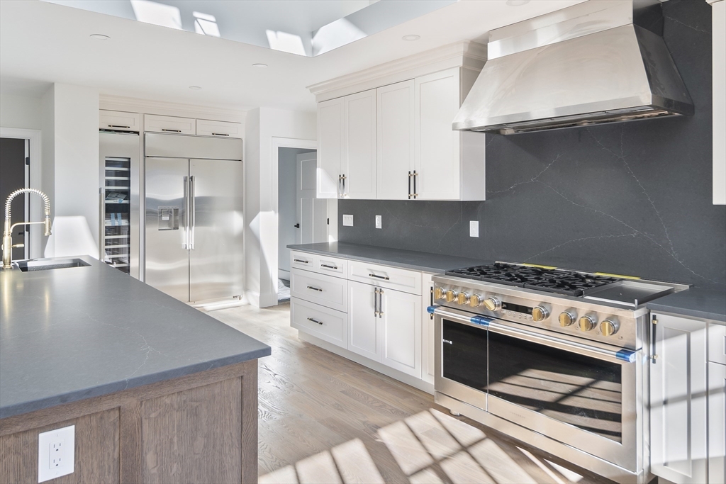 124 Lovejoy Road Andover, MA 01810 - Photo 4 of 32