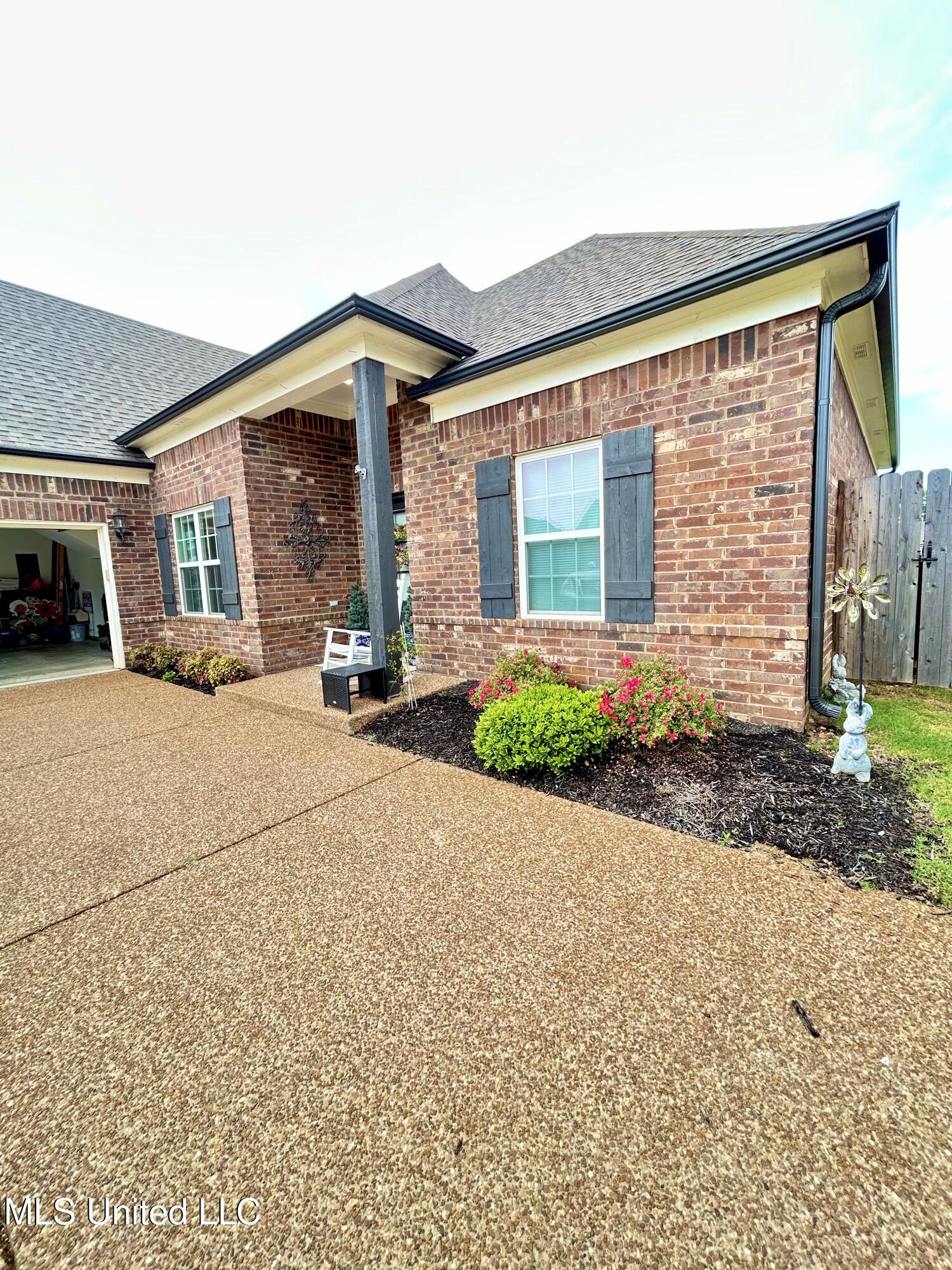 698 Rikard Drive Hernando, MS 38632 - Photo 3 of 25 IMG_7433