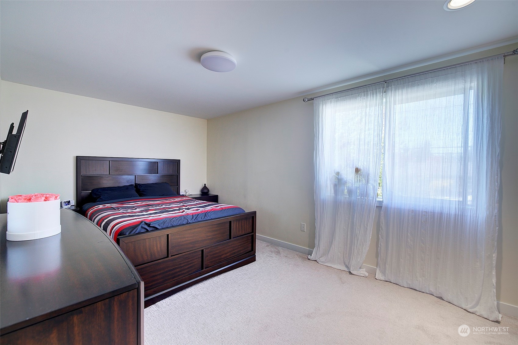 11717 2nd Drive Southeast, Unit A & B Everett, WA 98208 - Photo 11 of 40 a bedroom with a bed and a table in it