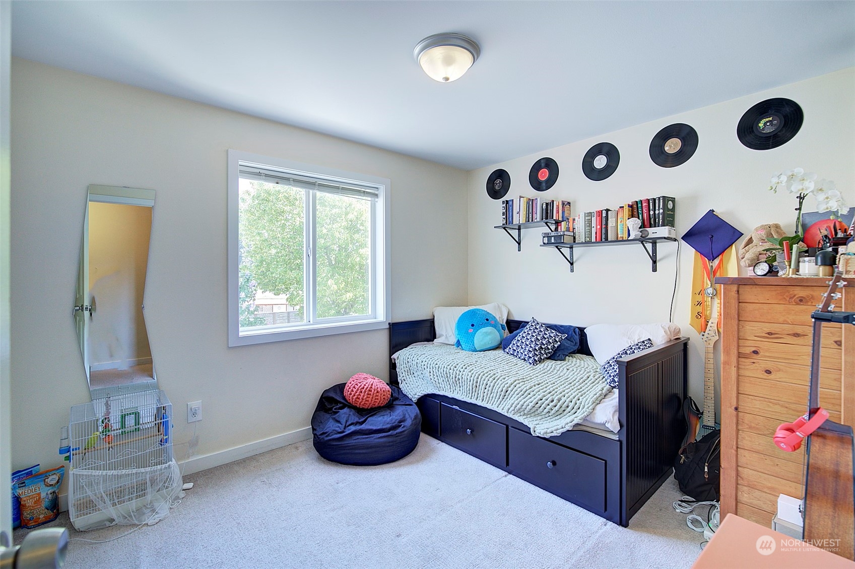 11717 2nd Drive Southeast, Unit A & B Everett, WA 98208 - Photo 12 of 40 a living room with furniture and window