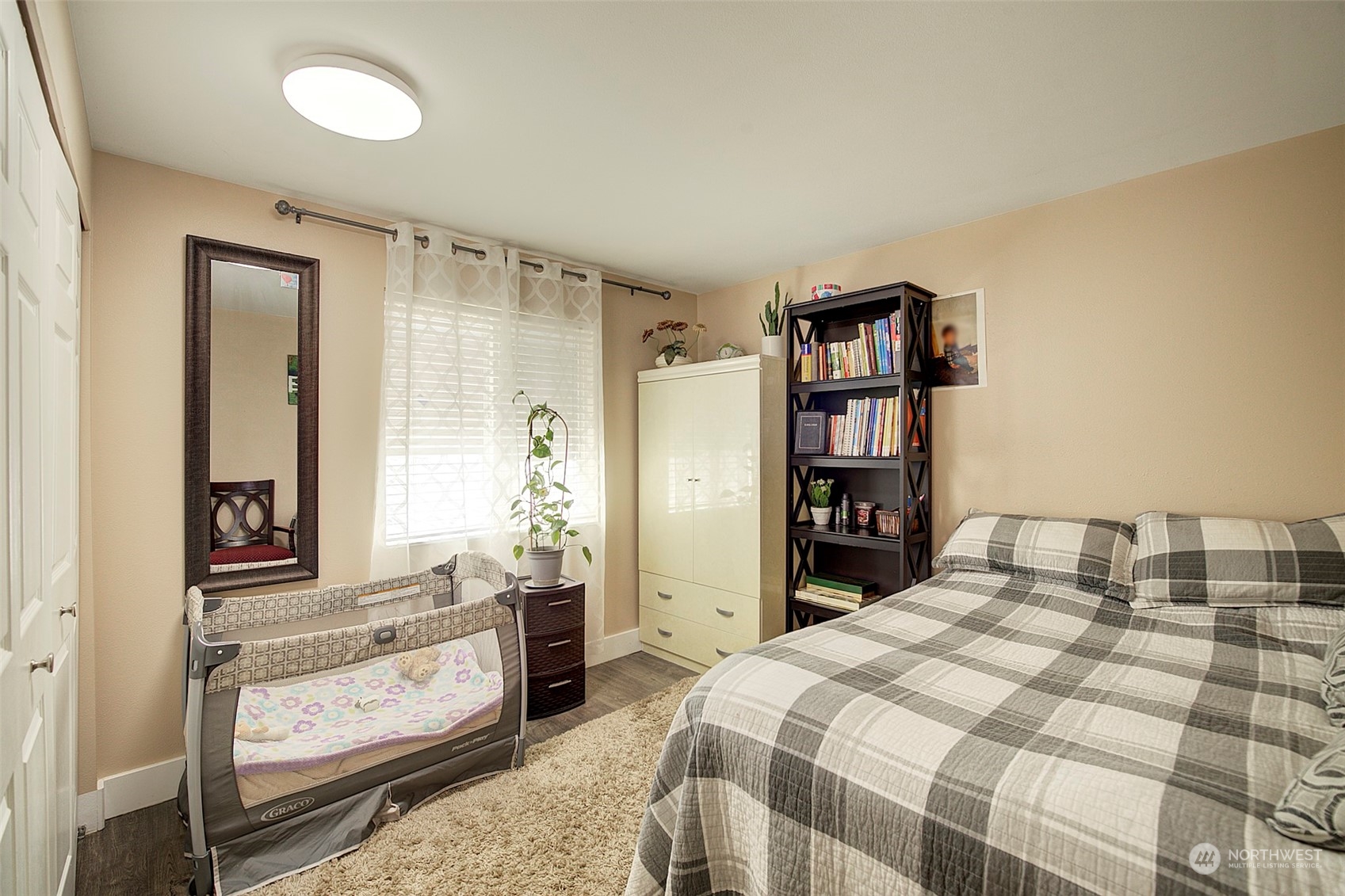 11717 2nd Drive Southeast, Unit A & B Everett, WA 98208 - Photo 20 of 40 a bedroom with a bed and a cabinets