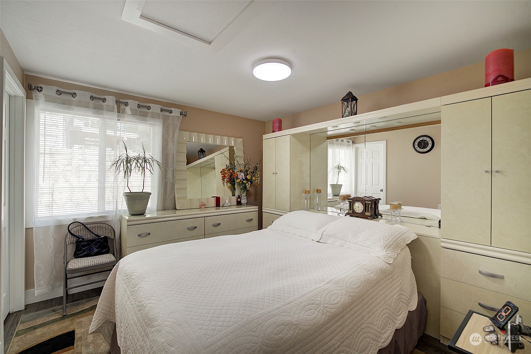 11717 2nd Drive Southeast, Unit A & B Everett, WA 98208 - Photo 22 of 40 a bed room with a bed and a large window