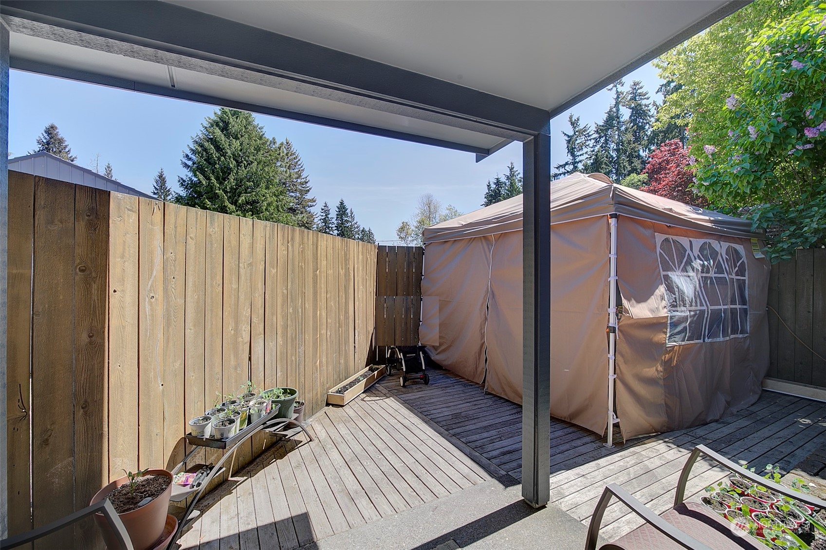 11717 2nd Drive Southeast, Unit A & B Everett, WA 98208 - Photo 27 of 40 a backyard of a house