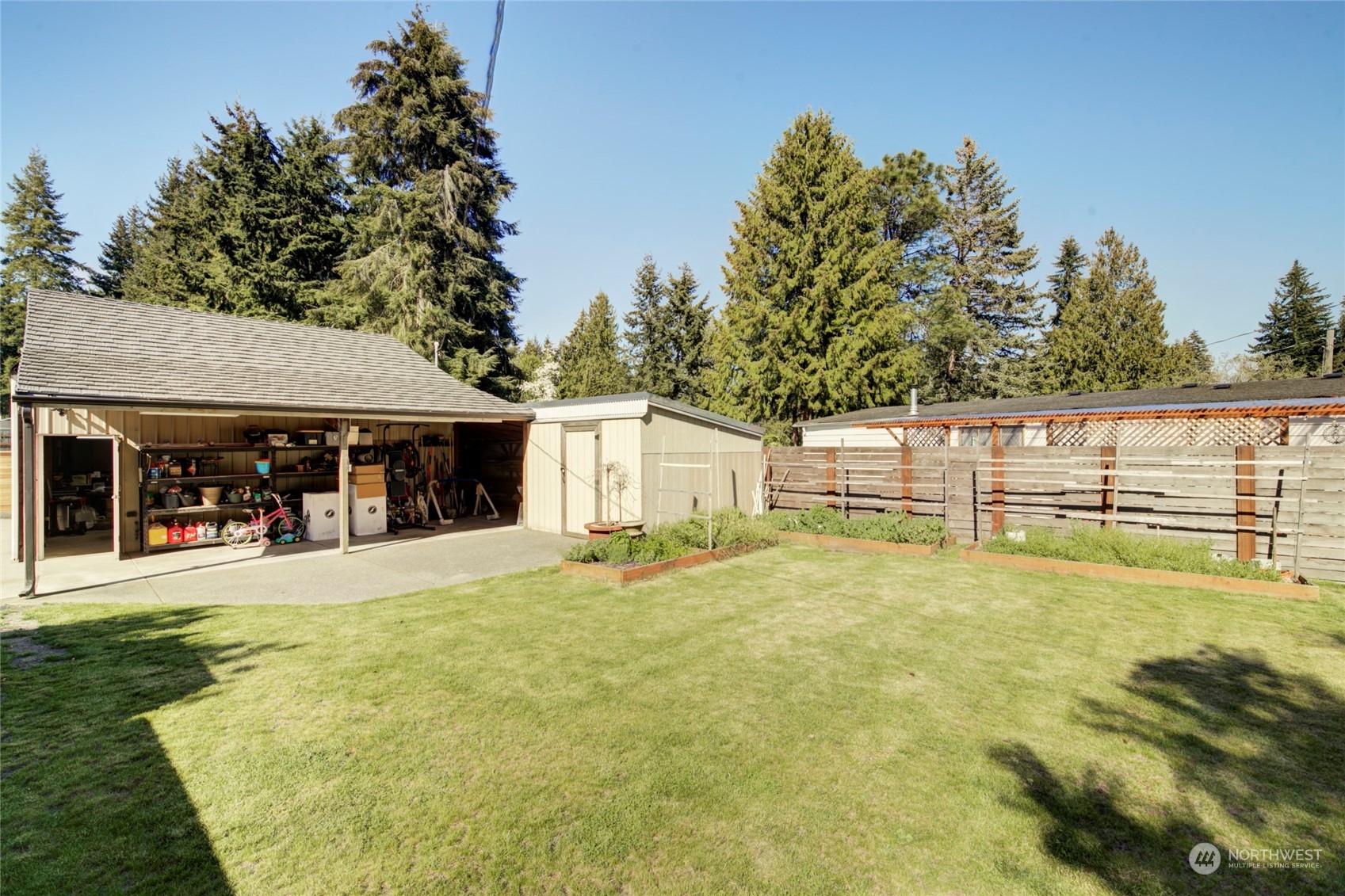 11717 2nd Drive Southeast, Unit A & B Everett, WA 98208 - Photo 29 of 40 a view of a house with pool and a yard
