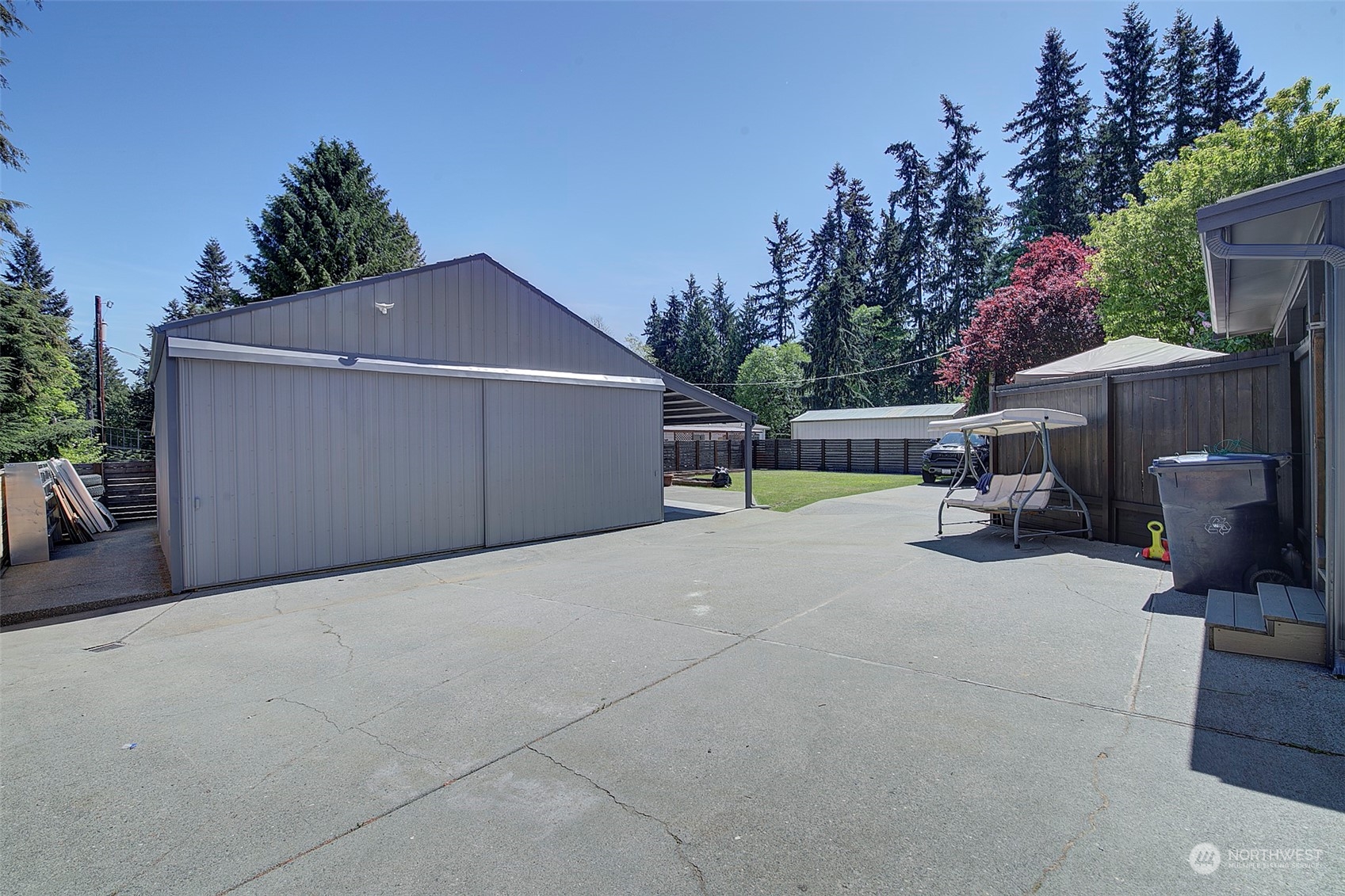 11717 2nd Drive Southeast, Unit A & B Everett, WA 98208 - Photo 30 of 40 a view of backyard and a house