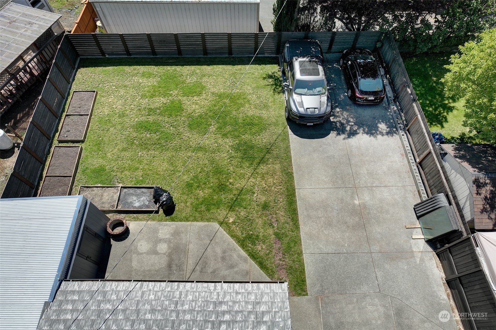 11717 2nd Drive Southeast, Unit A & B Everett, WA 98208 - Photo 31 of 40 a bathroom with a sink and mirror