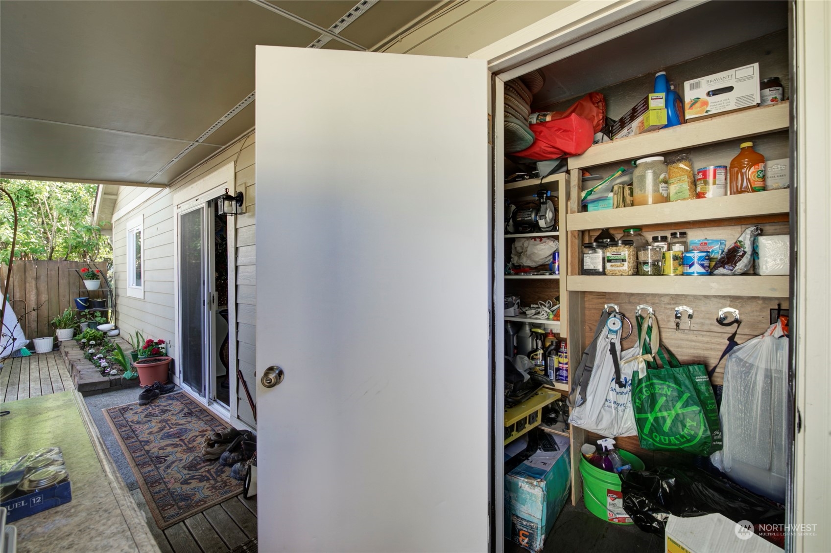 11717 2nd Drive Southeast, Unit A & B Everett, WA 98208 - Photo 35 of 40 a view of front door and deck of the house