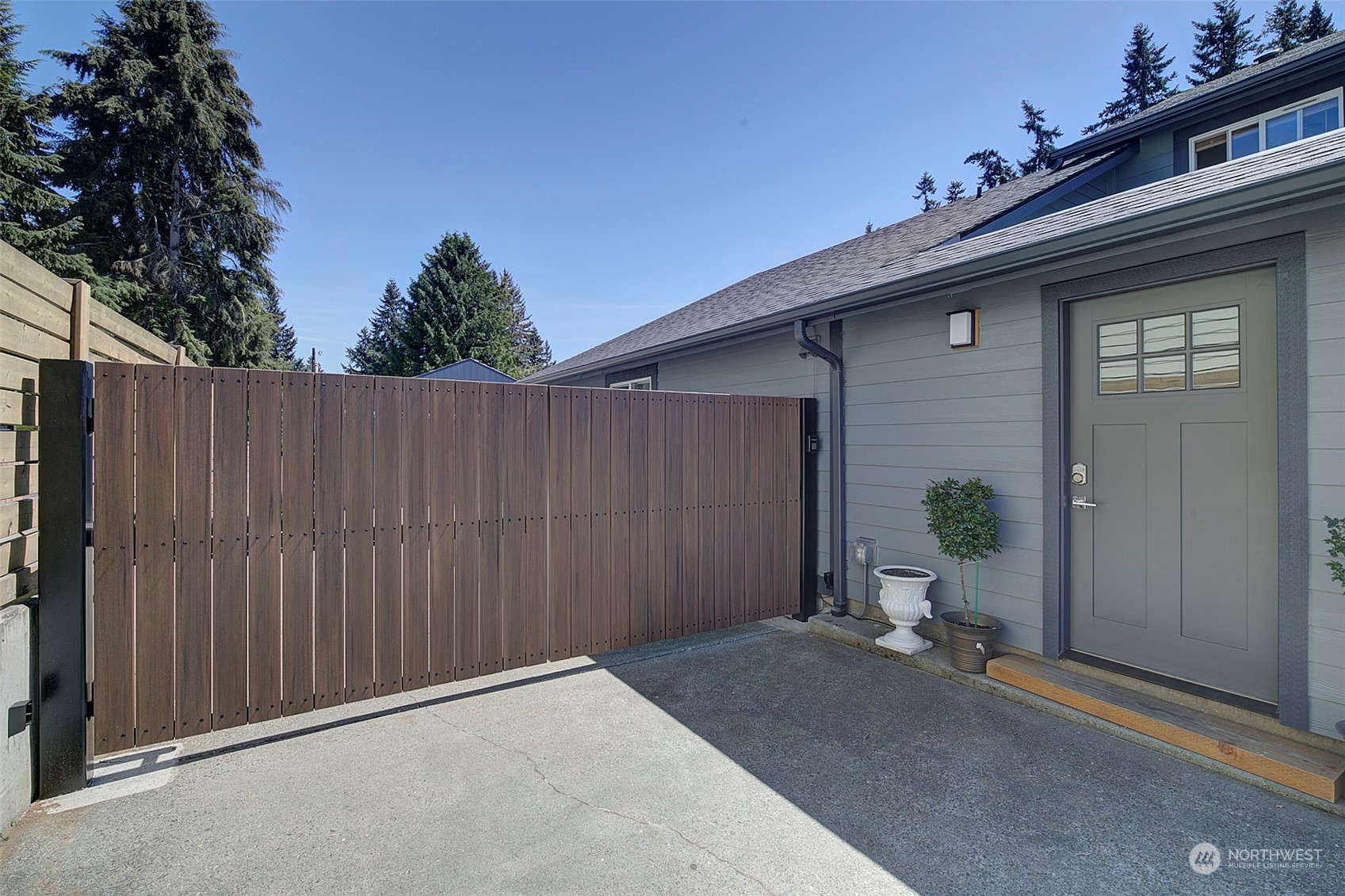 11717 2nd Drive Southeast, Unit A & B Everett, WA 98208 - Photo 37 of 40 a backyard of a house