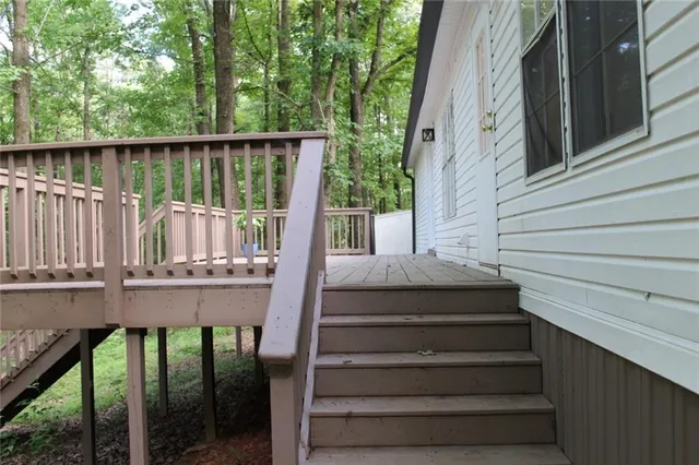 a view of backyard with tree